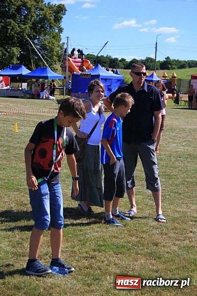 Zdjęcie w galerii na portalu naszraciborz.pl: Świetna zabawa na turnieju sołectw w Rzuchowie. Kornowac z pucharem wójta wiadomości z regionu