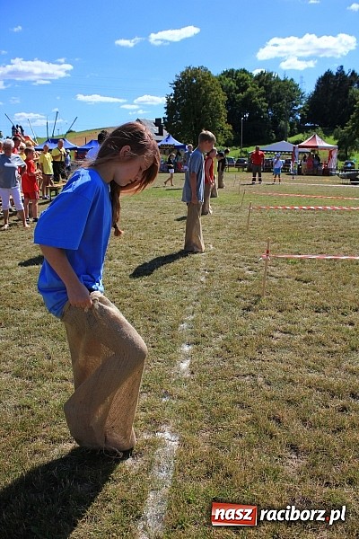 Zdjęcie w galerii na portalu naszraciborz.pl: Świetna zabawa na turnieju sołectw w Rzuchowie. Kornowac z pucharem wójta wiadomości z regionu