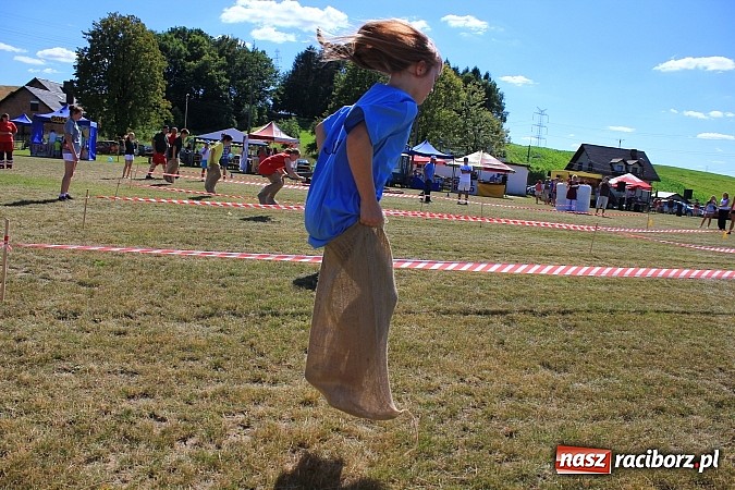 Zdjęcie w galerii na portalu naszraciborz.pl: Świetna zabawa na turnieju sołectw w Rzuchowie. Kornowac z pucharem wójta wiadomości z regionu