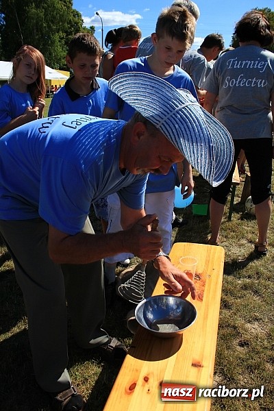 Zdjęcie w galerii na portalu naszraciborz.pl: Świetna zabawa na turnieju sołectw w Rzuchowie. Kornowac z pucharem wójta wiadomości z regionu