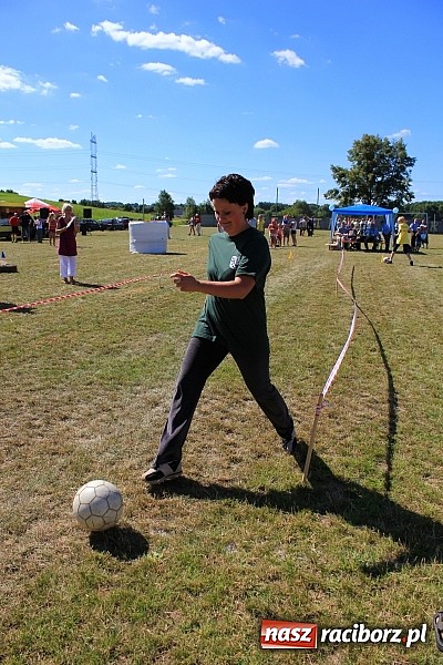 Zdjęcie w galerii na portalu naszraciborz.pl: Świetna zabawa na turnieju sołectw w Rzuchowie. Kornowac z pucharem wójta wiadomości z regionu