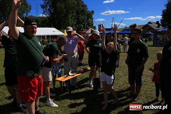 Zdjęcie w galerii na portalu naszraciborz.pl: Świetna zabawa na turnieju sołectw w Rzuchowie. Kornowac z pucharem wójta wiadomości z regionu