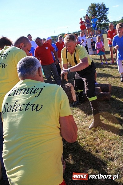 Zdjęcie w galerii na portalu naszraciborz.pl: Świetna zabawa na turnieju sołectw w Rzuchowie. Kornowac z pucharem wójta wiadomości z regionu