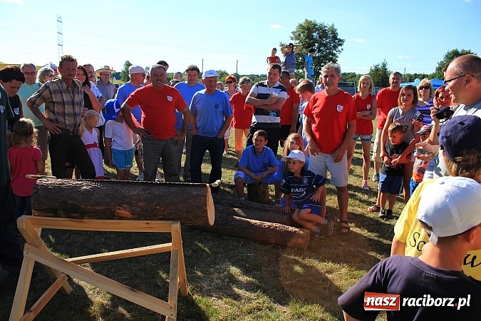Zdjęcie w galerii na portalu naszraciborz.pl: Świetna zabawa na turnieju sołectw w Rzuchowie. Kornowac z pucharem wójta wiadomości z regionu