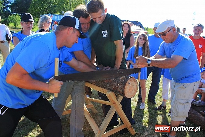 Zdjęcie w galerii na portalu naszraciborz.pl: Świetna zabawa na turnieju sołectw w Rzuchowie. Kornowac z pucharem wójta wiadomości z regionu