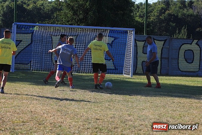 Zdjęcie w galerii na portalu naszraciborz.pl: Świetna zabawa na turnieju sołectw w Rzuchowie. Kornowac z pucharem wójta wiadomości z regionu