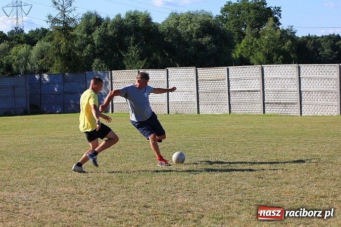 Zdjęcie w galerii na portalu naszraciborz.pl: Świetna zabawa na turnieju sołectw w Rzuchowie. Kornowac z pucharem wójta wiadomości z regionu