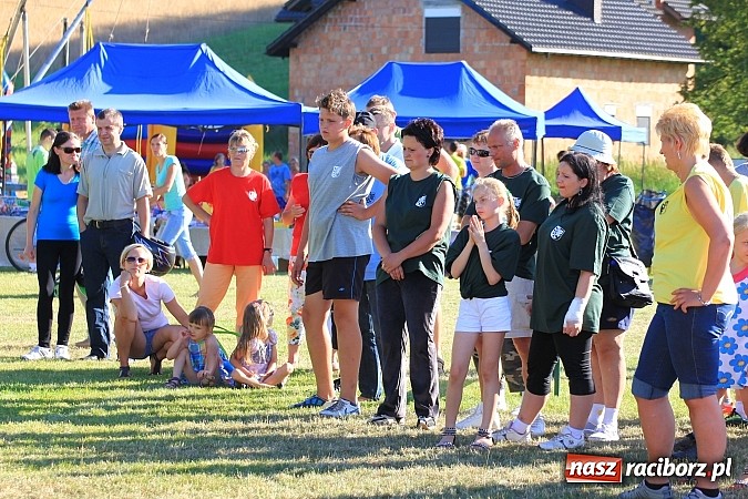 Zdjęcie w galerii na portalu naszraciborz.pl: Świetna zabawa na turnieju sołectw w Rzuchowie. Kornowac z pucharem wójta wiadomości z regionu