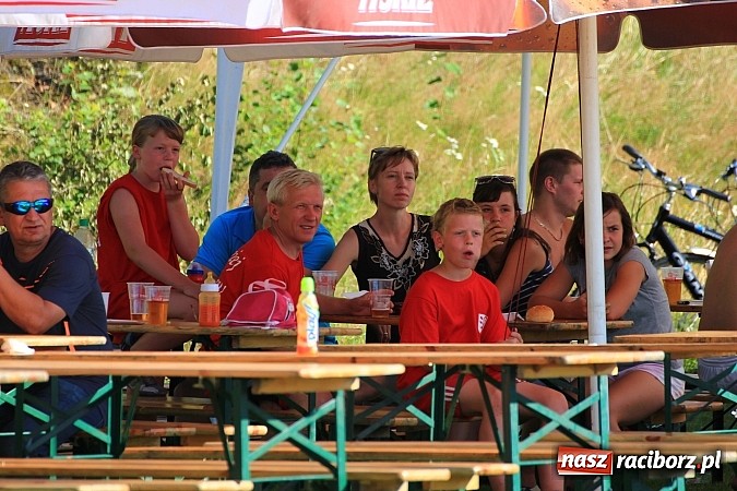 Zdjęcie w galerii na portalu naszraciborz.pl: Świetna zabawa na turnieju sołectw w Rzuchowie. Kornowac z pucharem wójta wiadomości z regionu