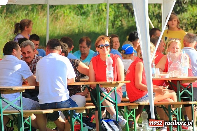 Zdjęcie w galerii na portalu naszraciborz.pl: Świetna zabawa na turnieju sołectw w Rzuchowie. Kornowac z pucharem wójta wiadomości z regionu