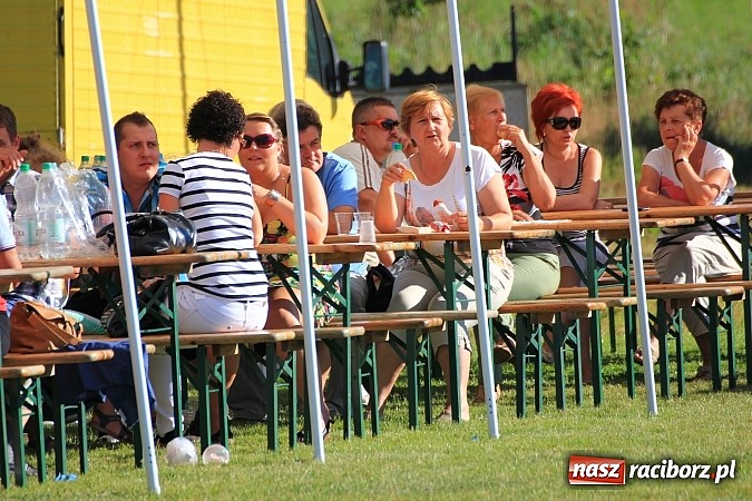 Zdjęcie w galerii na portalu naszraciborz.pl: Świetna zabawa na turnieju sołectw w Rzuchowie. Kornowac z pucharem wójta wiadomości z regionu