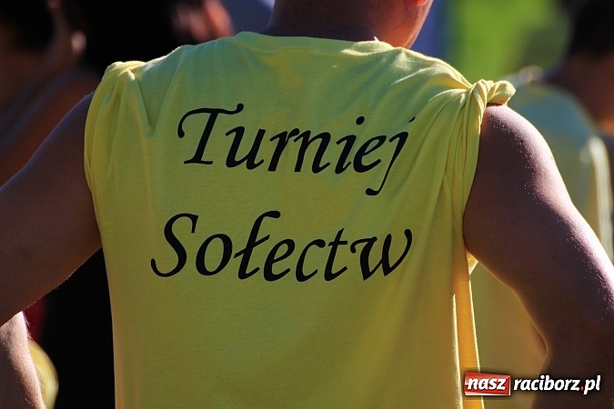 Zdjęcie w galerii na portalu naszraciborz.pl: Świetna zabawa na turnieju sołectw w Rzuchowie. Kornowac z pucharem wójta wiadomości z regionu