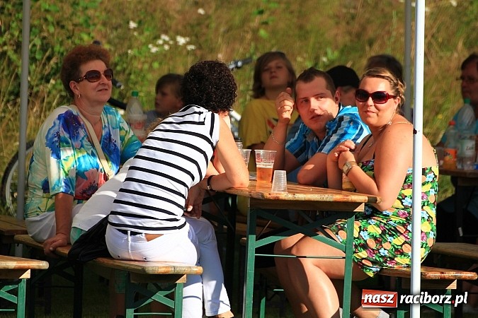 Zdjęcie w galerii na portalu naszraciborz.pl: Świetna zabawa na turnieju sołectw w Rzuchowie. Kornowac z pucharem wójta wiadomości z regionu