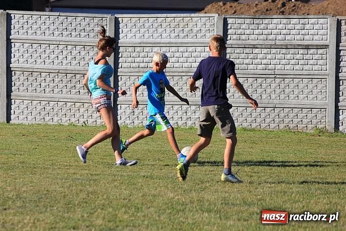 Zdjęcie w galerii na portalu naszraciborz.pl: Świetna zabawa na turnieju sołectw w Rzuchowie. Kornowac z pucharem wójta wiadomości z regionu