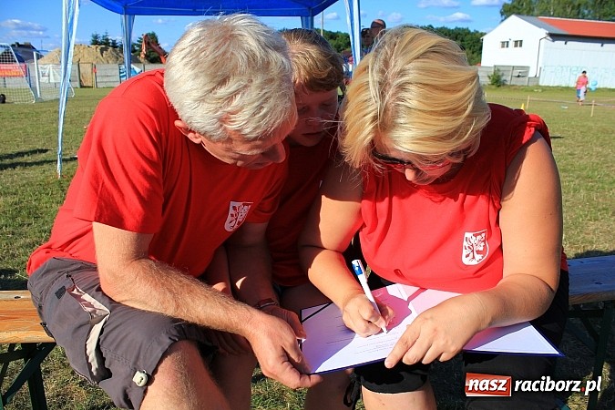 Zdjęcie w galerii na portalu naszraciborz.pl: Świetna zabawa na turnieju sołectw w Rzuchowie. Kornowac z pucharem wójta wiadomości z regionu