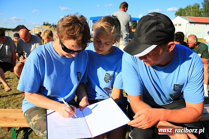 Zdjęcie w galerii na portalu naszraciborz.pl: Świetna zabawa na turnieju sołectw w Rzuchowie. Kornowac z pucharem wójta wiadomości z regionu