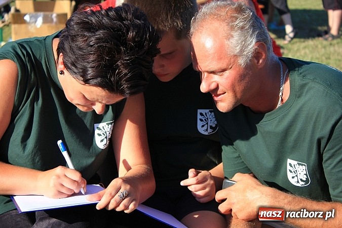 Zdjęcie w galerii na portalu naszraciborz.pl: Świetna zabawa na turnieju sołectw w Rzuchowie. Kornowac z pucharem wójta wiadomości z regionu