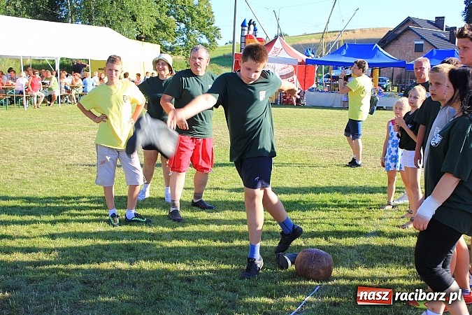 Zdjęcie w galerii na portalu naszraciborz.pl: Świetna zabawa na turnieju sołectw w Rzuchowie. Kornowac z pucharem wójta wiadomości z regionu