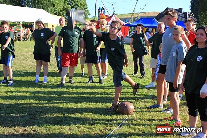 Zdjęcie w galerii na portalu naszraciborz.pl: Świetna zabawa na turnieju sołectw w Rzuchowie. Kornowac z pucharem wójta wiadomości z regionu