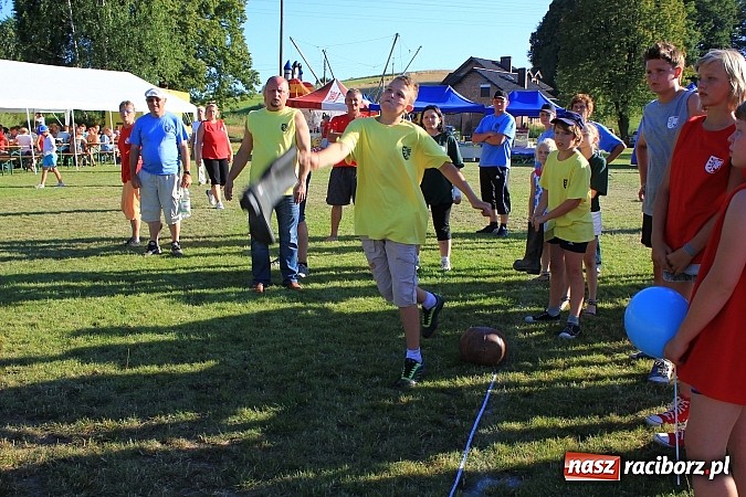Zdjęcie w galerii na portalu naszraciborz.pl: Świetna zabawa na turnieju sołectw w Rzuchowie. Kornowac z pucharem wójta wiadomości z regionu