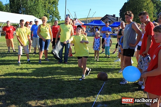 Zdjęcie w galerii na portalu naszraciborz.pl: Świetna zabawa na turnieju sołectw w Rzuchowie. Kornowac z pucharem wójta wiadomości z regionu