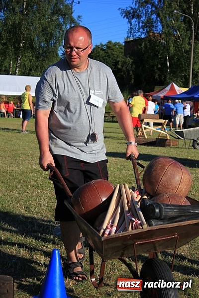 Zdjęcie w galerii na portalu naszraciborz.pl: Świetna zabawa na turnieju sołectw w Rzuchowie. Kornowac z pucharem wójta wiadomości z regionu
