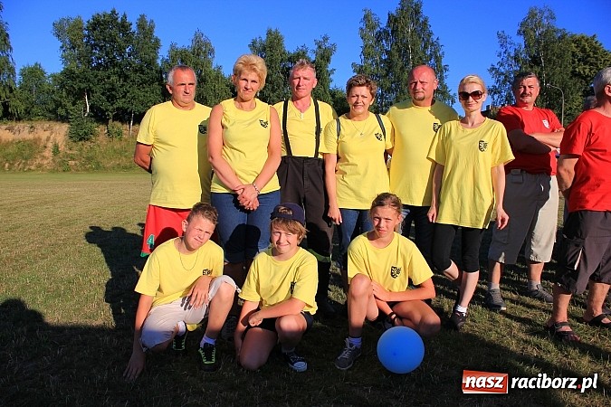 Zdjęcie w galerii na portalu naszraciborz.pl: Świetna zabawa na turnieju sołectw w Rzuchowie. Kornowac z pucharem wójta wiadomości z regionu