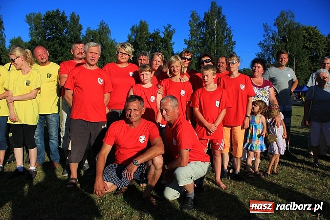 Zdjęcie w galerii na portalu naszraciborz.pl: Świetna zabawa na turnieju sołectw w Rzuchowie. Kornowac z pucharem wójta wiadomości z regionu