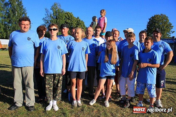 Zdjęcie w galerii na portalu naszraciborz.pl: Świetna zabawa na turnieju sołectw w Rzuchowie. Kornowac z pucharem wójta wiadomości z regionu