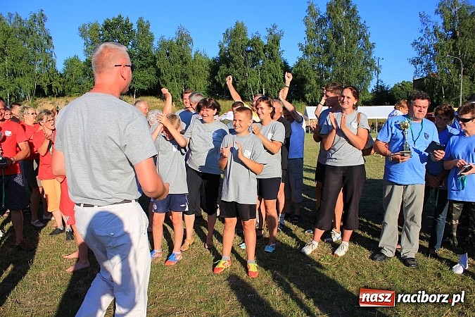 Zdjęcie w galerii na portalu naszraciborz.pl: Świetna zabawa na turnieju sołectw w Rzuchowie. Kornowac z pucharem wójta wiadomości z regionu