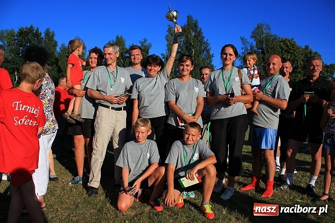 Zdjęcie w galerii na portalu naszraciborz.pl: Świetna zabawa na turnieju sołectw w Rzuchowie. Kornowac z pucharem wójta wiadomości z regionu