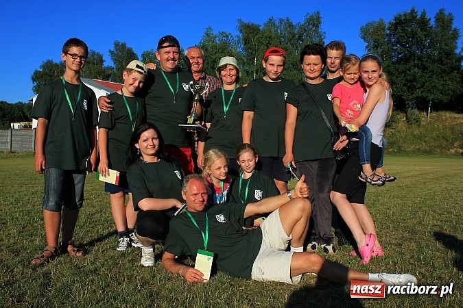 Zdjęcie w galerii na portalu naszraciborz.pl: Świetna zabawa na turnieju sołectw w Rzuchowie. Kornowac z pucharem wójta wiadomości z regionu