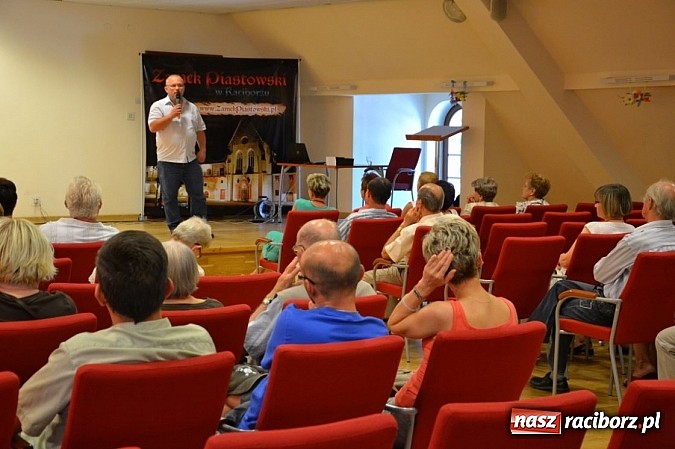 Zdjęcie w galerii na portalu naszraciborz.pl: Z biegiem Psinki pokazano na zamku wiadomości z regionu