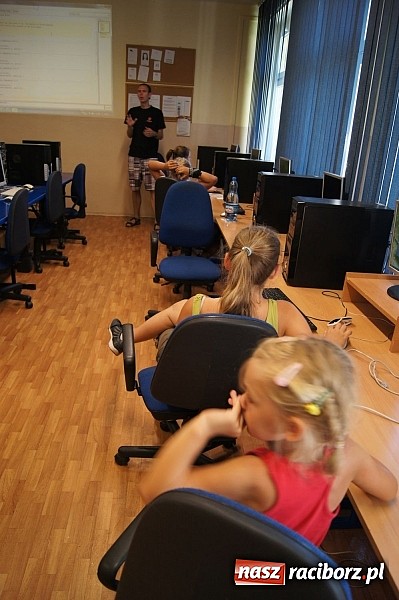 Zdjęcie w galerii na portalu naszraciborz.pl: Studenci z PROJEKTORA w Rudniku wiadomości z regionu