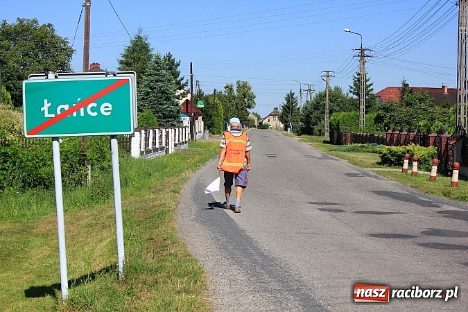 Zdjęcie w galerii na portalu naszraciborz.pl: Już 25. raz pielgrzymują na Jasną Górę wiadomości z regionu