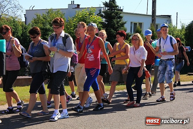 Zdjęcie w galerii na portalu naszraciborz.pl: Już 25. raz pielgrzymują na Jasną Górę wiadomości z regionu