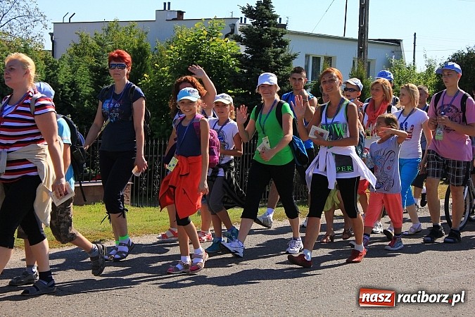 Zdjęcie w galerii na portalu naszraciborz.pl: Już 25. raz pielgrzymują na Jasną Górę wiadomości z regionu