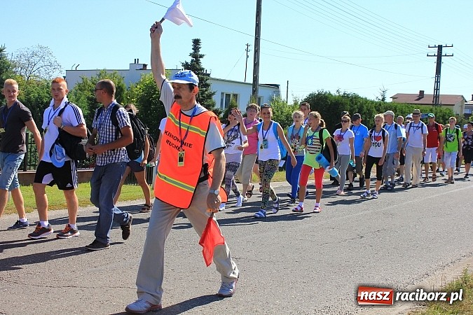 Zdjęcie w galerii na portalu naszraciborz.pl: Już 25. raz pielgrzymują na Jasną Górę wiadomości z regionu