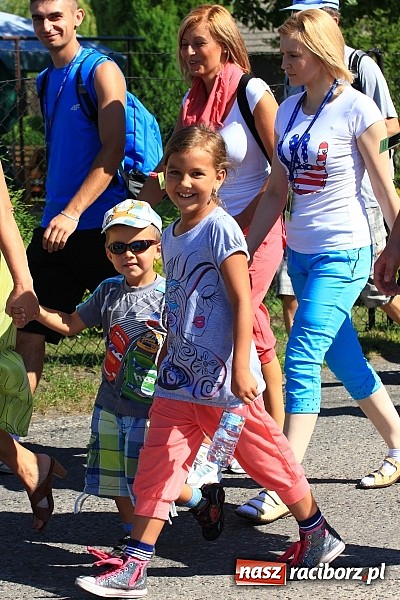 Zdjęcie w galerii na portalu naszraciborz.pl: Już 25. raz pielgrzymują na Jasną Górę wiadomości z regionu