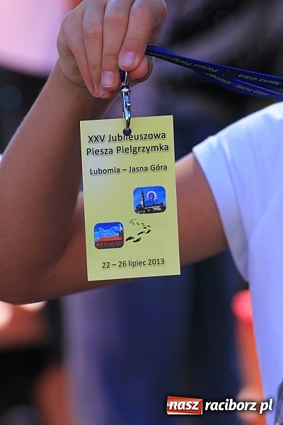 Zdjęcie w galerii na portalu naszraciborz.pl: Już 25. raz pielgrzymują na Jasną Górę wiadomości z regionu