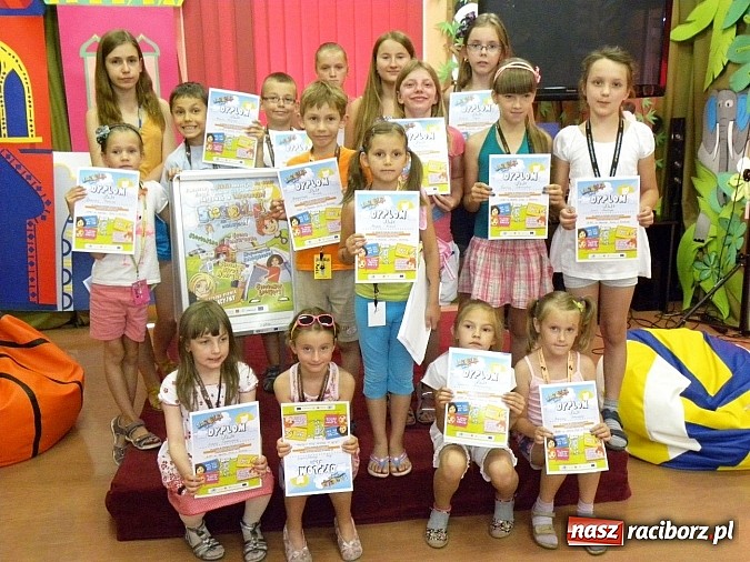 Zdjęcie w galerii na portalu naszraciborz.pl: Sieciaki na wakacjach w bibliotece wiadomości z regionu