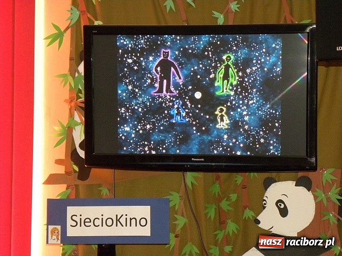 Zdjęcie w galerii na portalu naszraciborz.pl: Sieciaki na wakacjach w bibliotece wiadomości z regionu