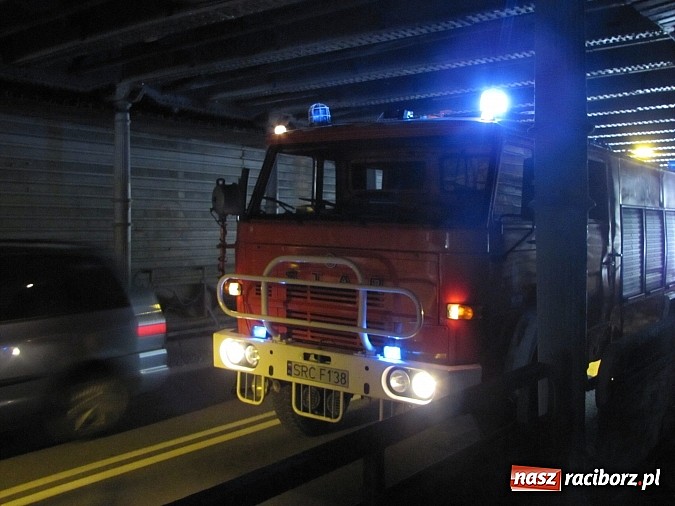 Zdjęcie w galerii na portalu naszraciborz.pl: Iveco utknęło pod wiaduktem na Piaskowej wiadomości z regionu