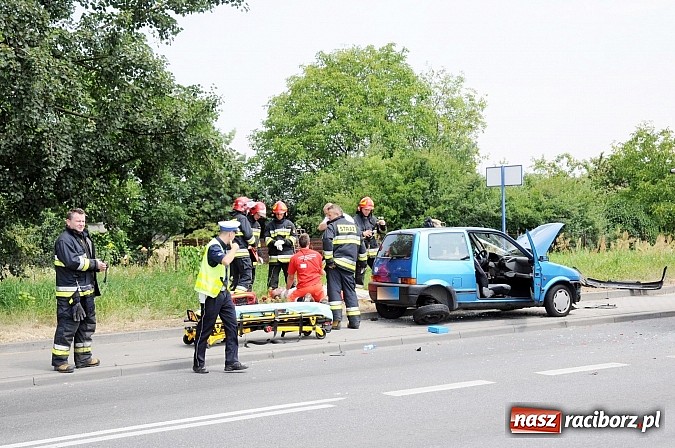 Zdjęcie w galerii na portalu naszraciborz.pl: Wypadek na Rybnickiej - fiat najechał na alfę romeo. Ogromne korki przy moście wiadomości z regionu