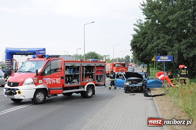 Zdjęcie w galerii na portalu naszraciborz.pl: Wypadek na Rybnickiej - fiat najechał na alfę romeo. Ogromne korki przy moście wiadomości z regionu