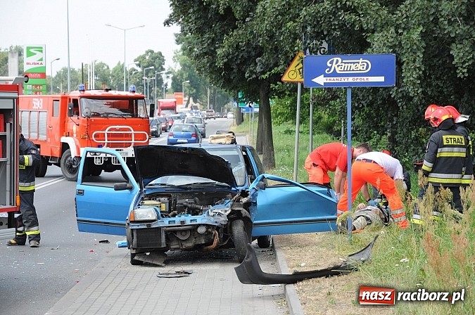 Zdjęcie w galerii na portalu naszraciborz.pl: Wypadek na Rybnickiej - fiat najechał na alfę romeo. Ogromne korki przy moście wiadomości z regionu