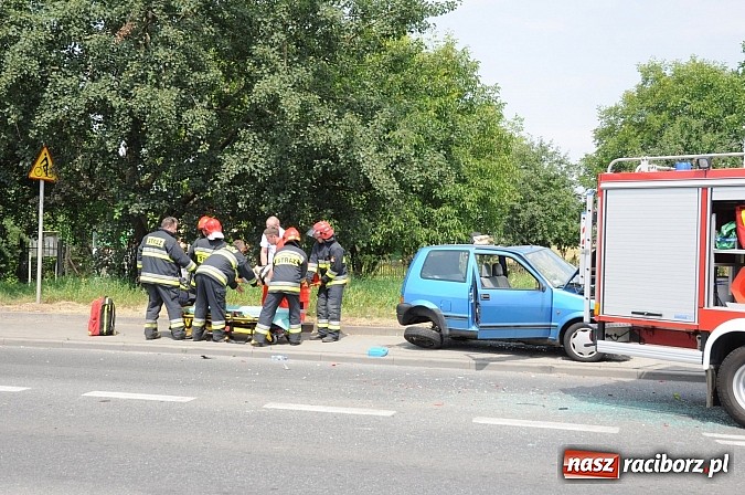 Zdjęcie w galerii na portalu naszraciborz.pl: Wypadek na Rybnickiej - fiat najechał na alfę romeo. Ogromne korki przy moście wiadomości z regionu