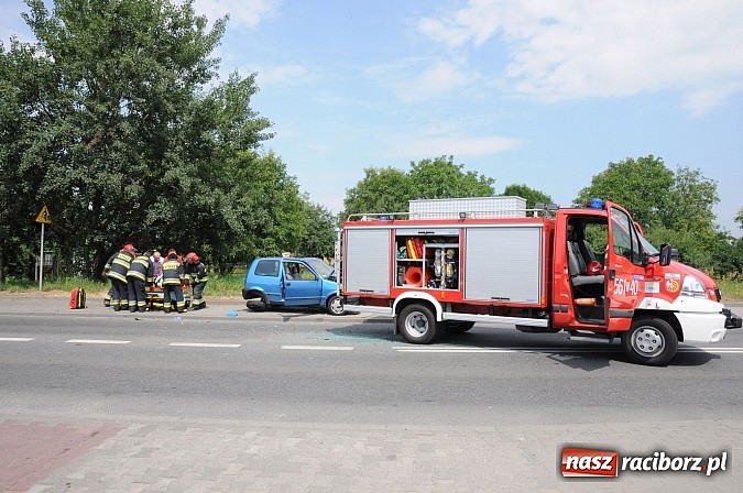 Zdjęcie w galerii na portalu naszraciborz.pl: Wypadek na Rybnickiej - fiat najechał na alfę romeo. Ogromne korki przy moście wiadomości z regionu