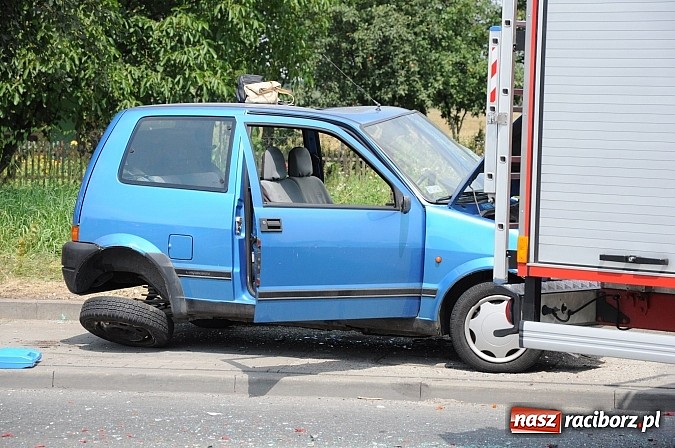 Zdjęcie w galerii na portalu naszraciborz.pl: Wypadek na Rybnickiej - fiat najechał na alfę romeo. Ogromne korki przy moście wiadomości z regionu