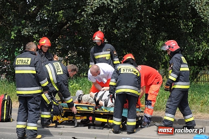 Zdjęcie w galerii na portalu naszraciborz.pl: Wypadek na Rybnickiej - fiat najechał na alfę romeo. Ogromne korki przy moście wiadomości z regionu